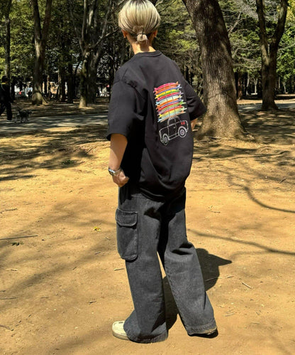 【Franklin Climbing】衝浪板和汽車背景印花T恤