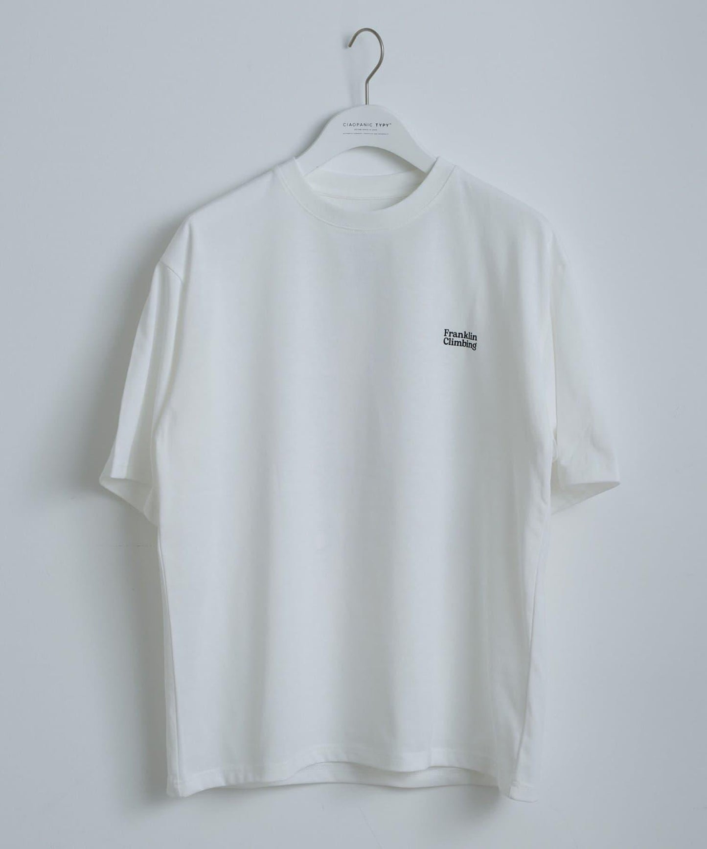 【Franklin Climbing】衝浪板和汽車背景印花T恤