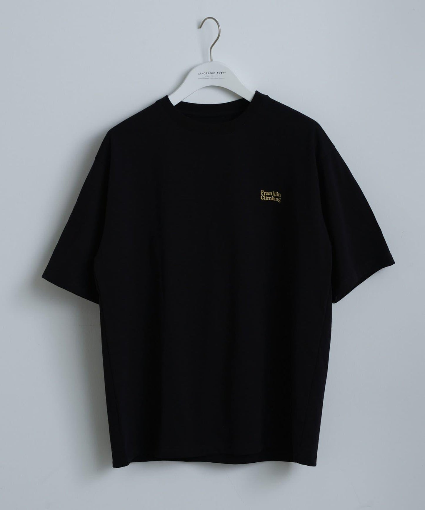 【Franklin Climbing】衝浪板和汽車背景印花T恤