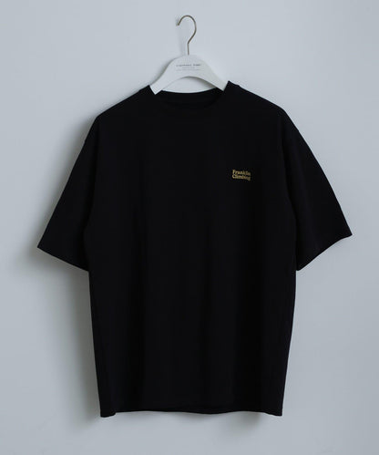 【Franklin Climbing】衝浪板和汽車背景印花T恤