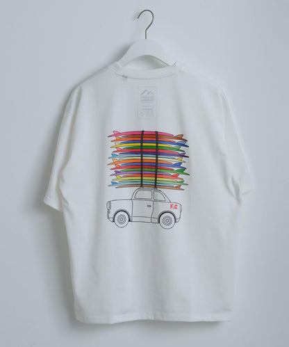 【Franklin Climbing】衝浪板和汽車背景印花T恤