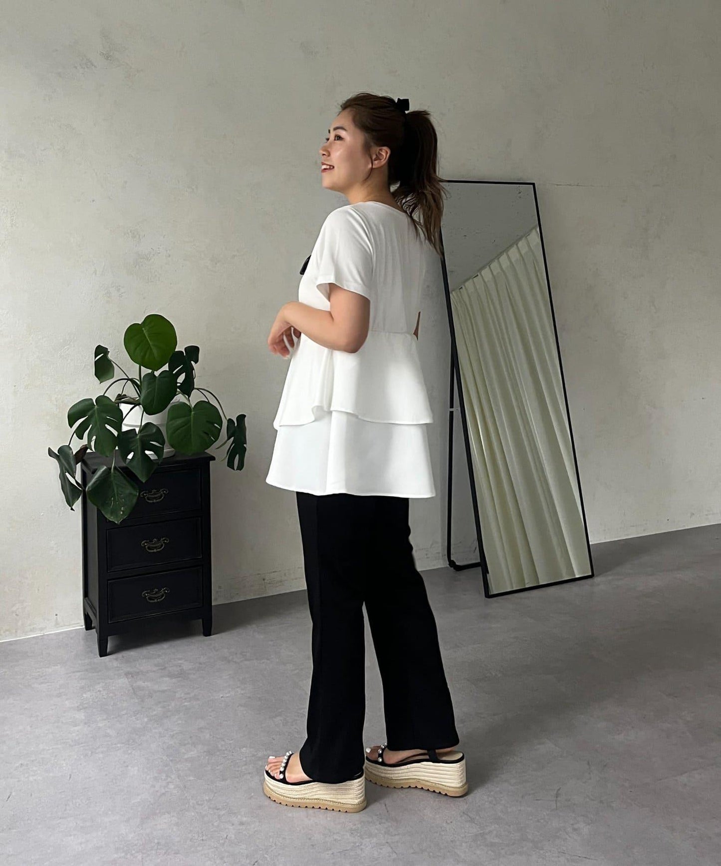 【MOMO】不對稱荷葉邊拼接荷葉邊T恤