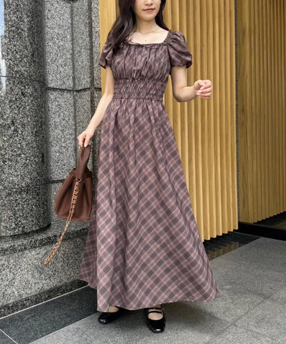 【復古】帶徽章的三角包
