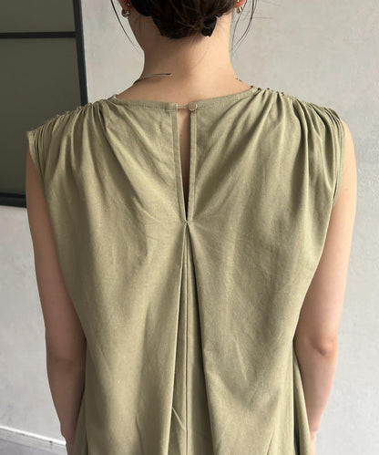 肩部褶皺V領連衣裙
