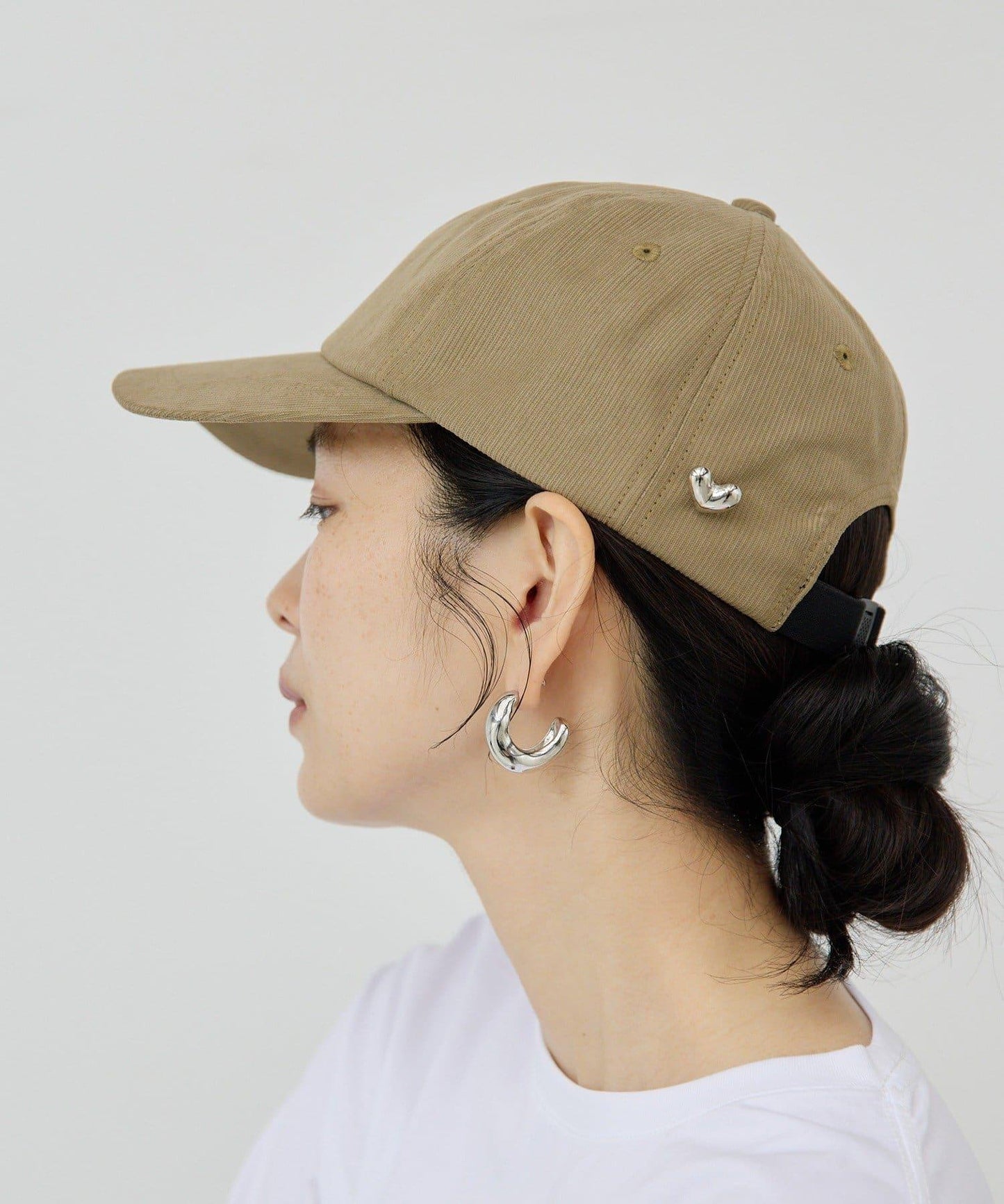 帶別針的帽子