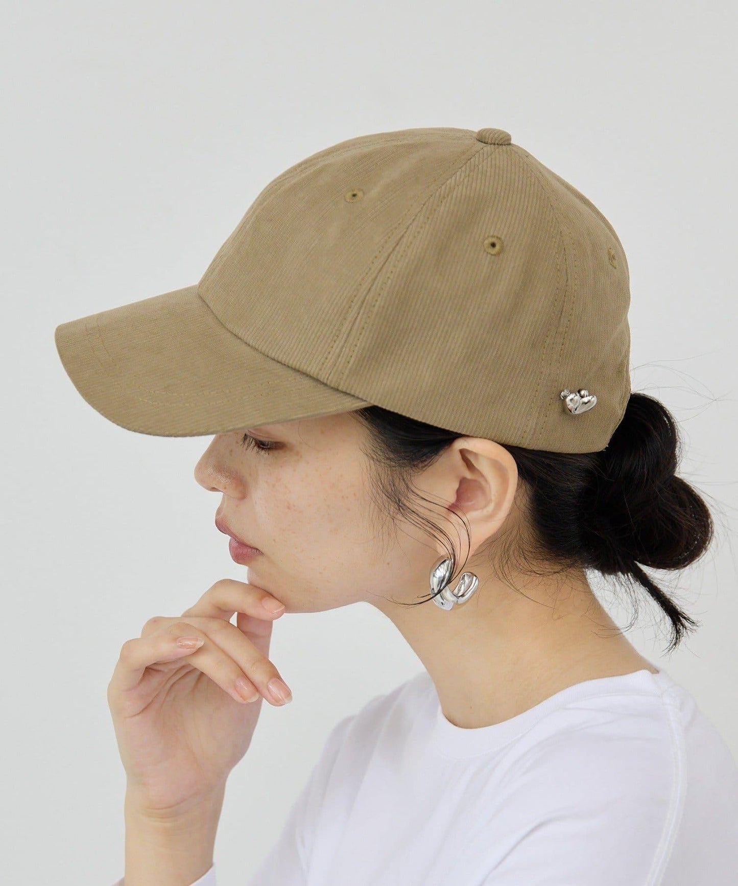帶別針的帽子