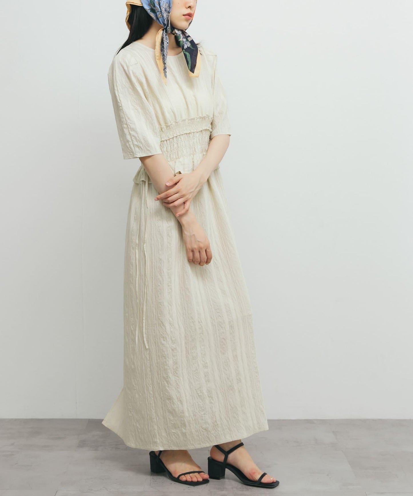 荷葉邊褶皺拼接連衣裙