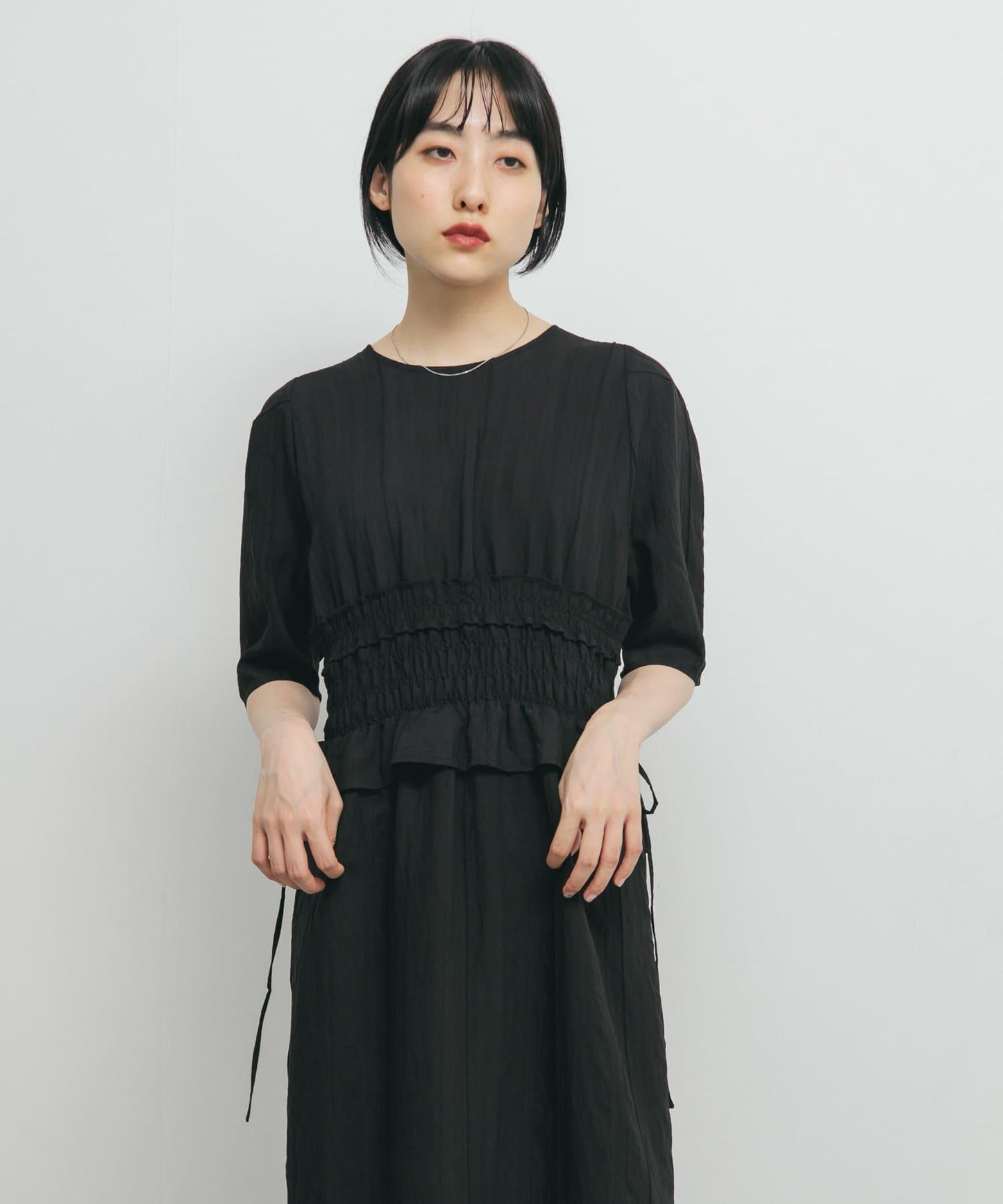 荷葉邊褶皺拼接連衣裙