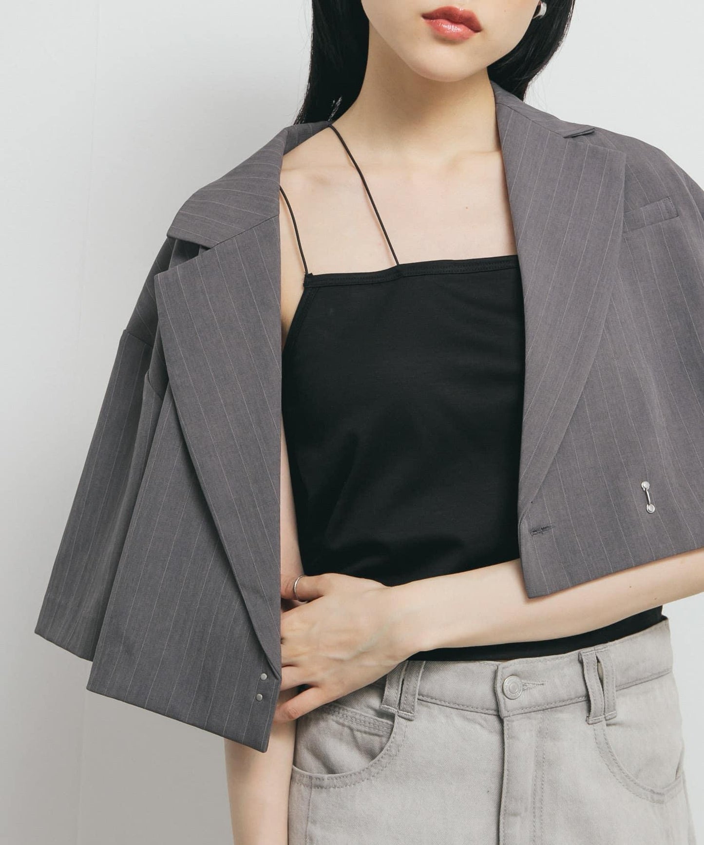 不對稱帶胸墊吊帶背心