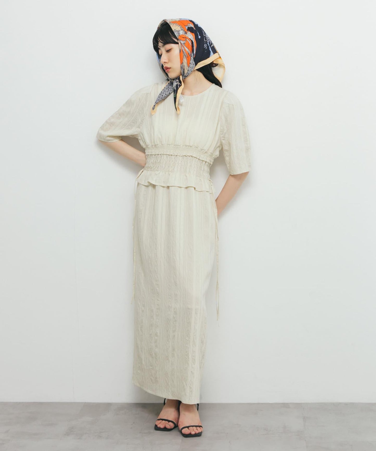 荷葉邊褶皺拼接連衣裙