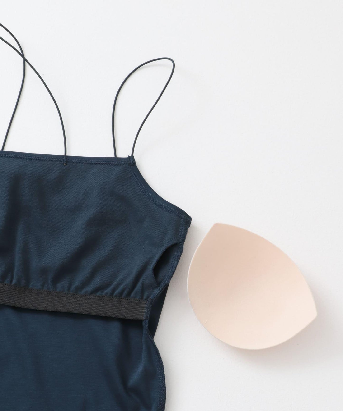 不對稱帶胸墊吊帶背心