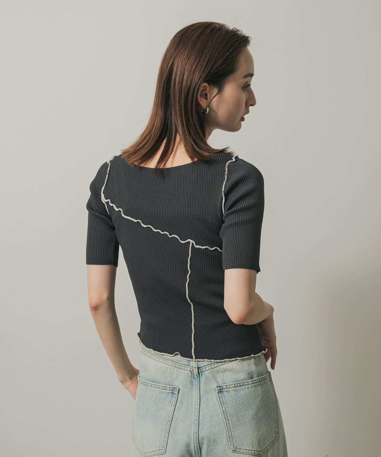 不對稱荷葉邊針織衫