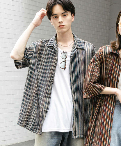 中性款拼色蕾絲開領短袖襯衫