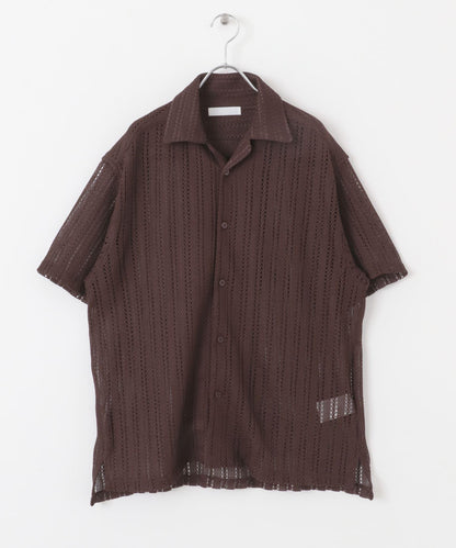 中性款拼色蕾絲開領短袖襯衫