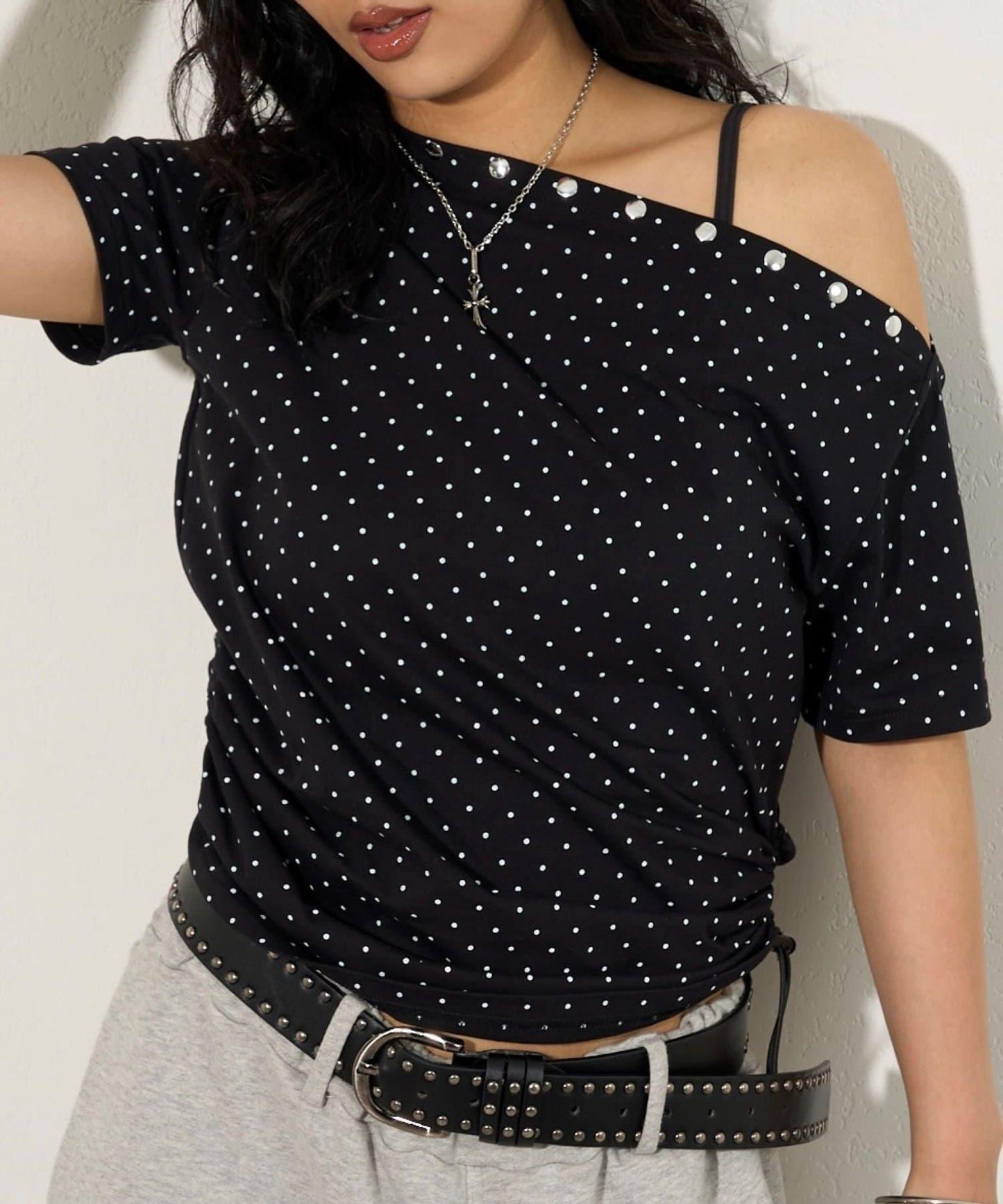 混搭 鉚釘露肩短袖上衣