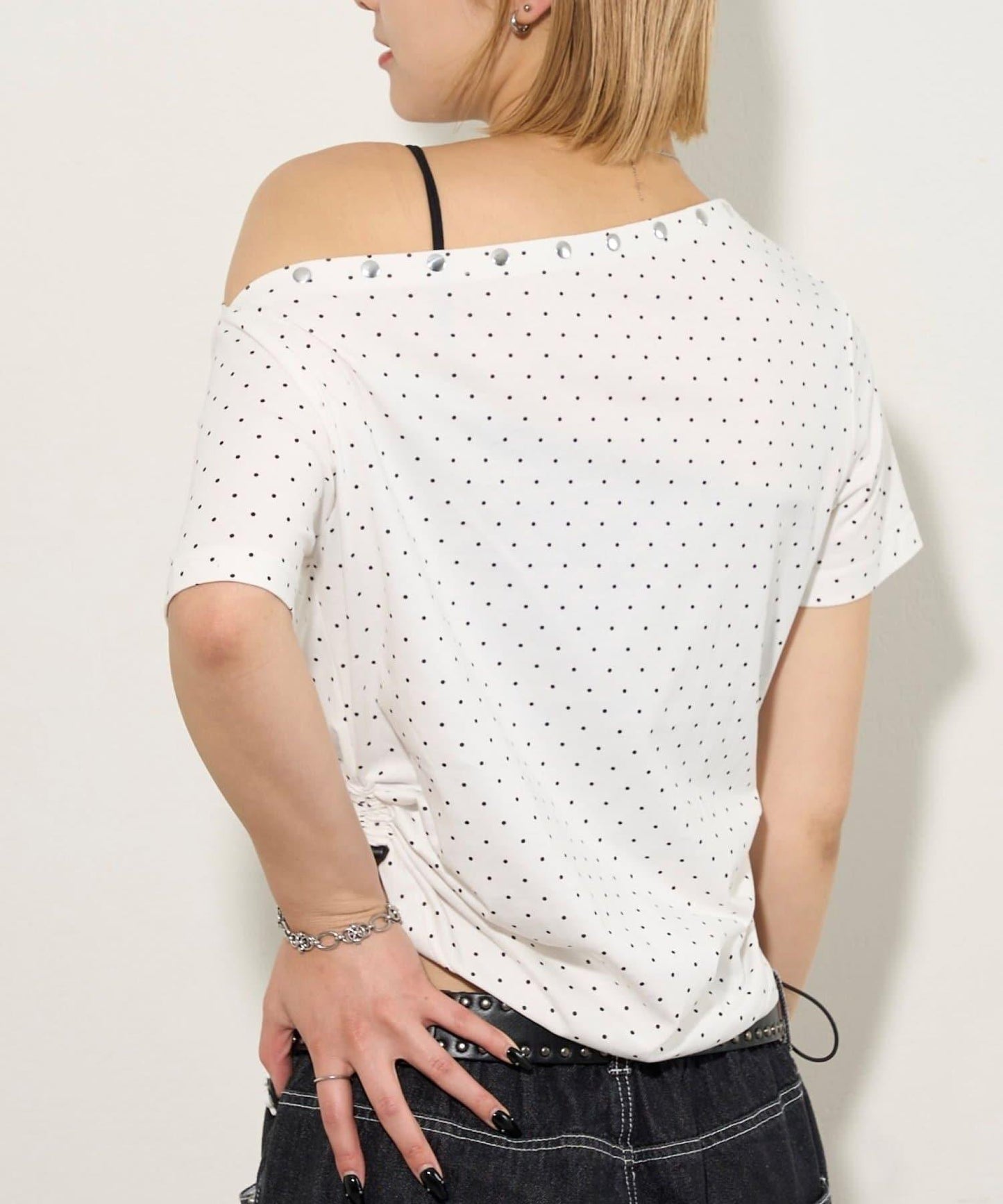混搭 鉚釘露肩短袖上衣