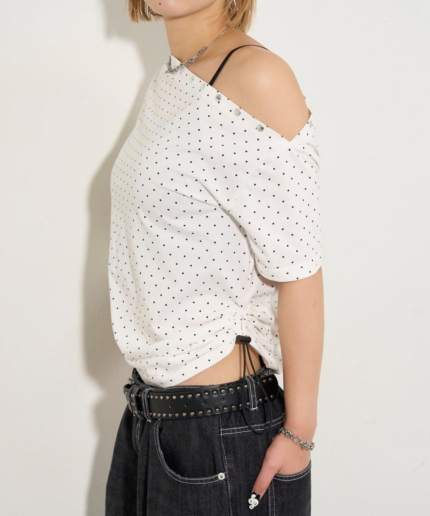 混搭 鉚釘露肩短袖上衣