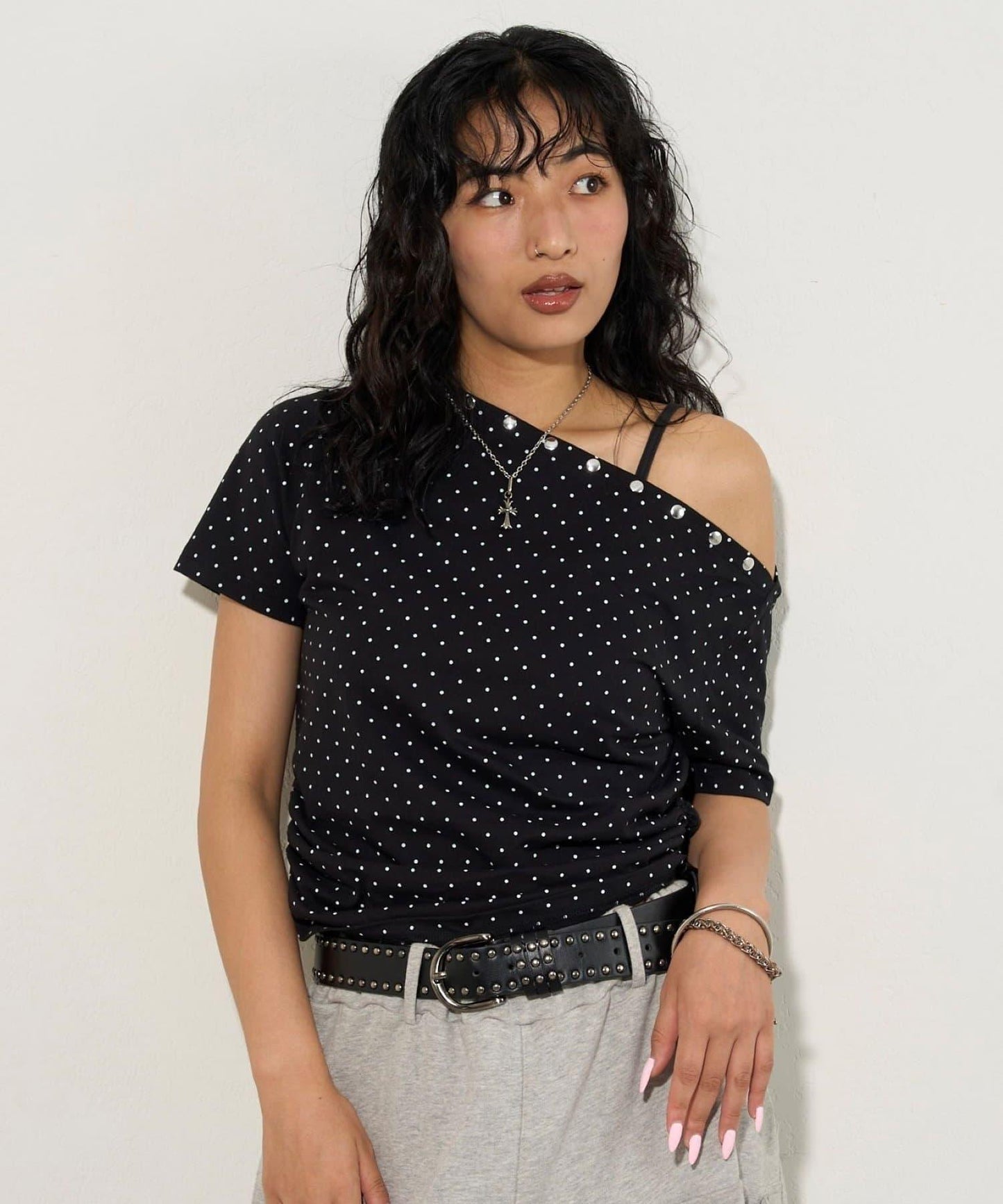 混搭 鉚釘露肩短袖上衣