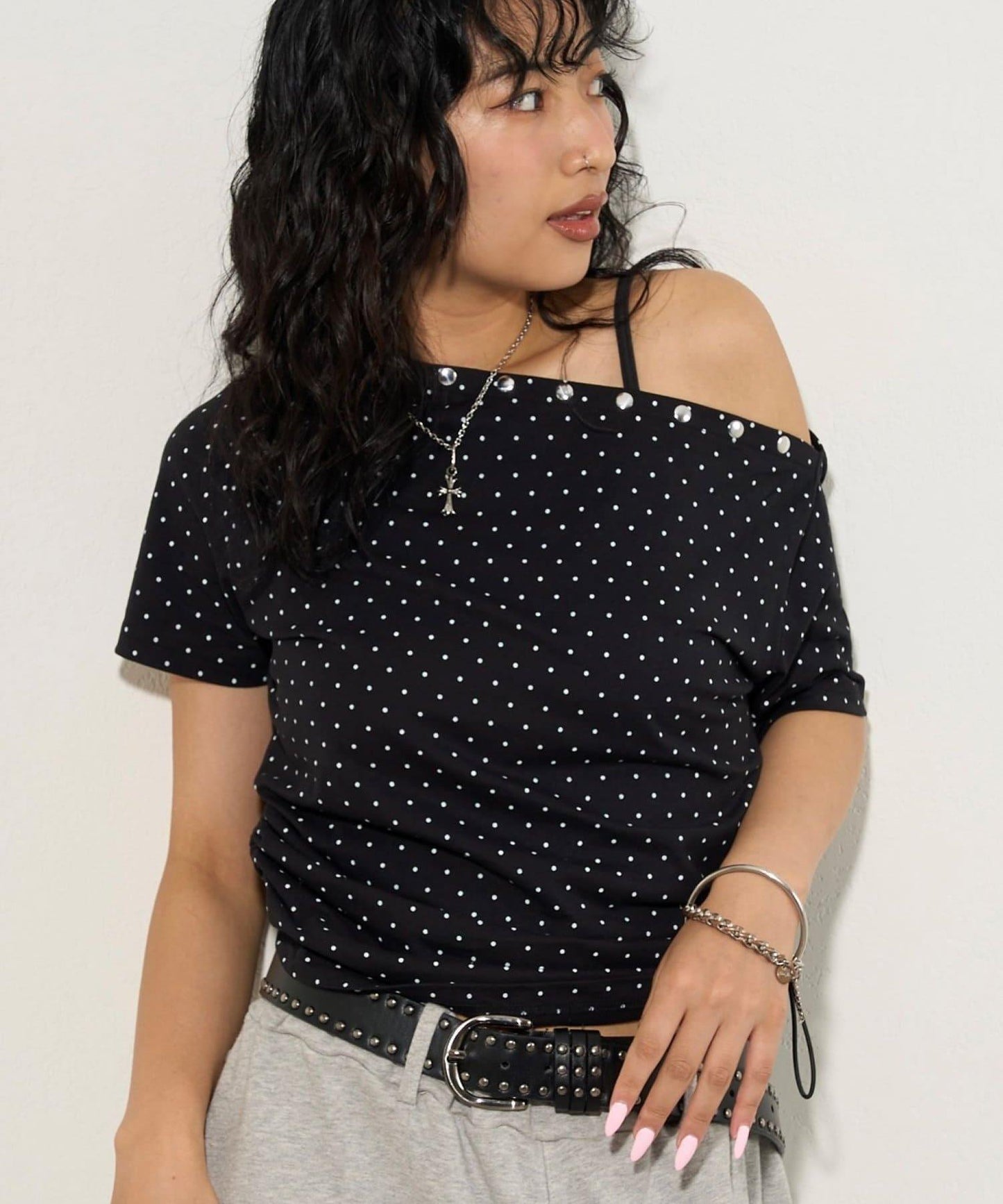 混搭 鉚釘露肩短袖上衣