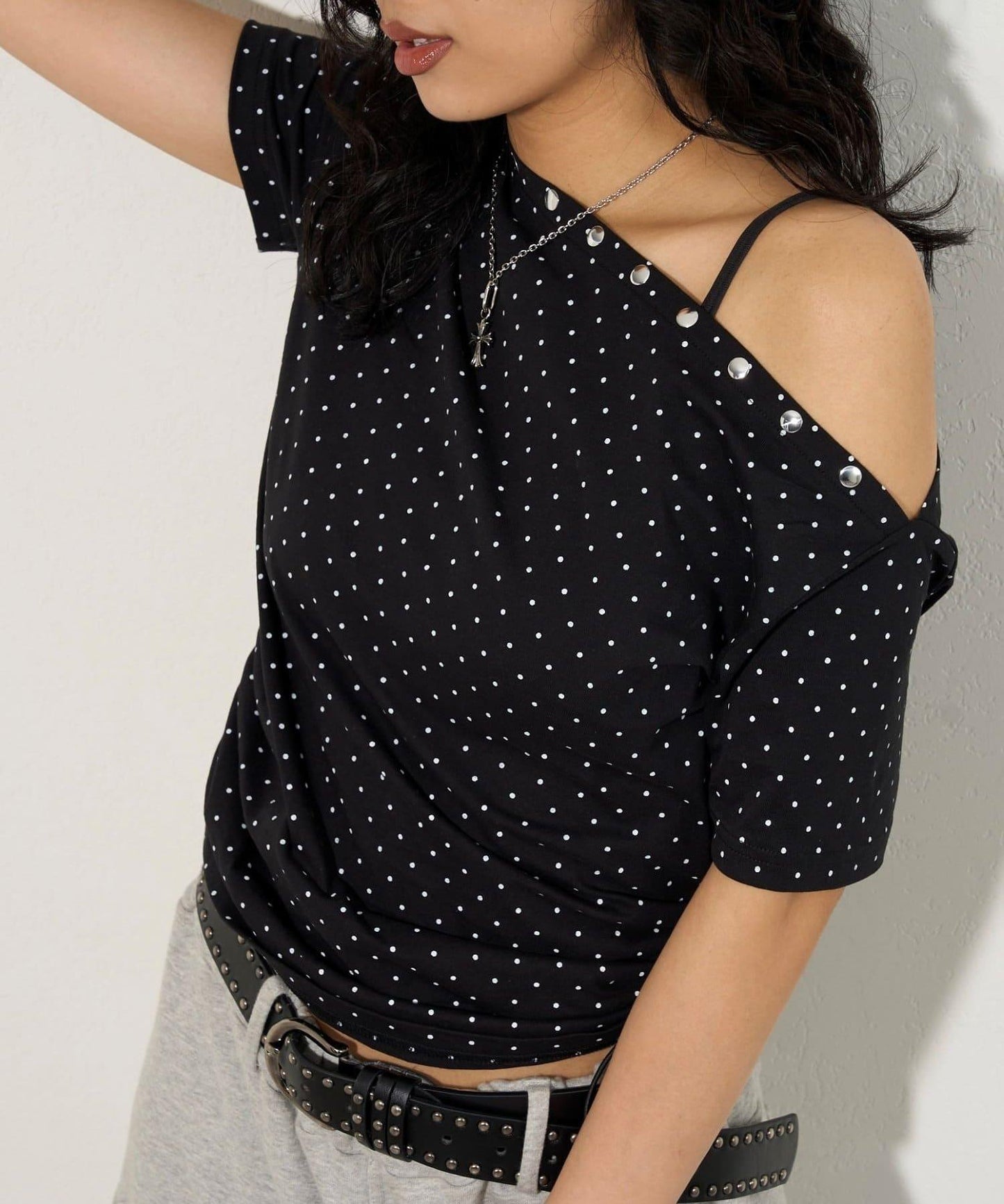 混搭 鉚釘露肩短袖上衣
