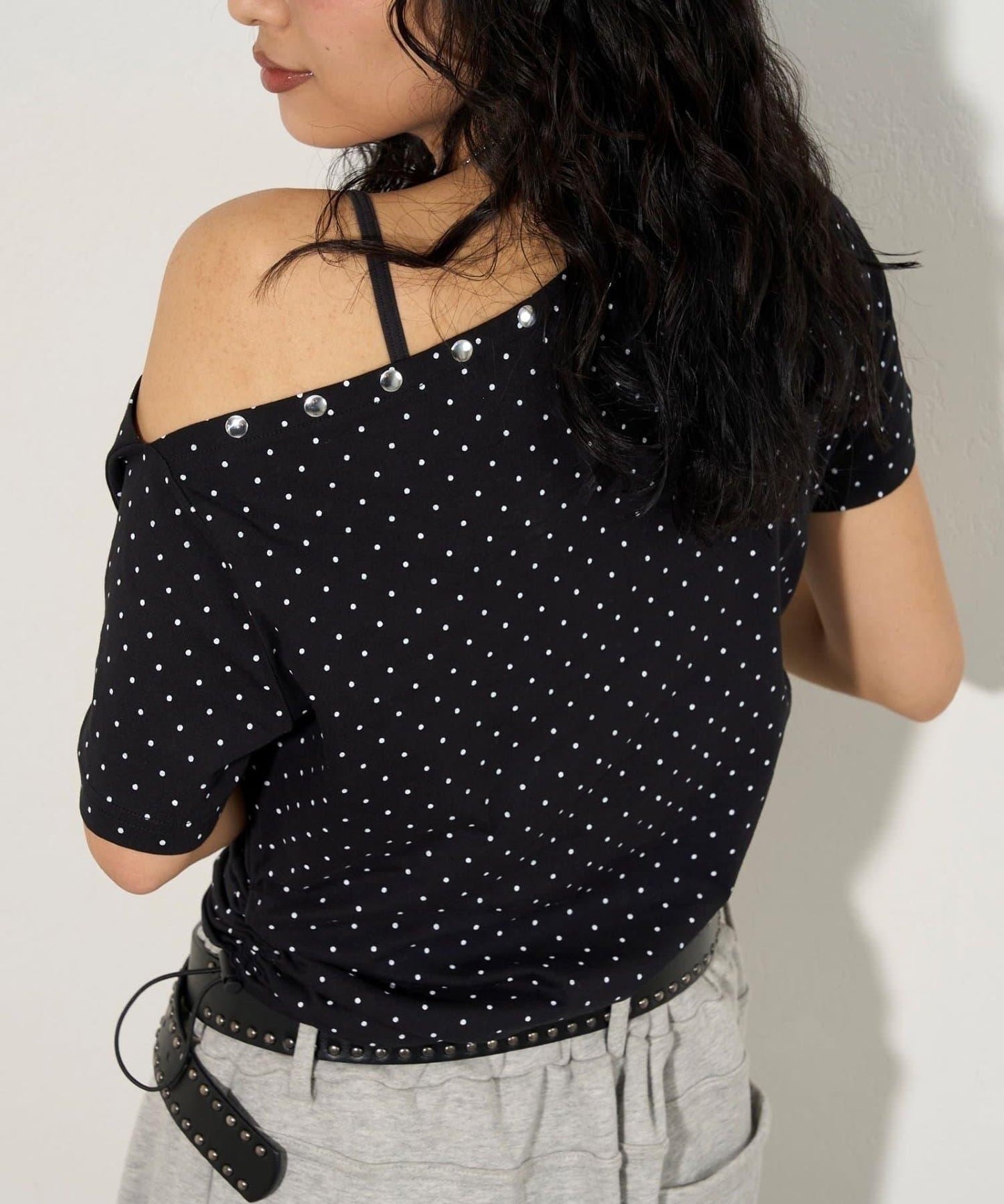 混搭 鉚釘露肩短袖上衣