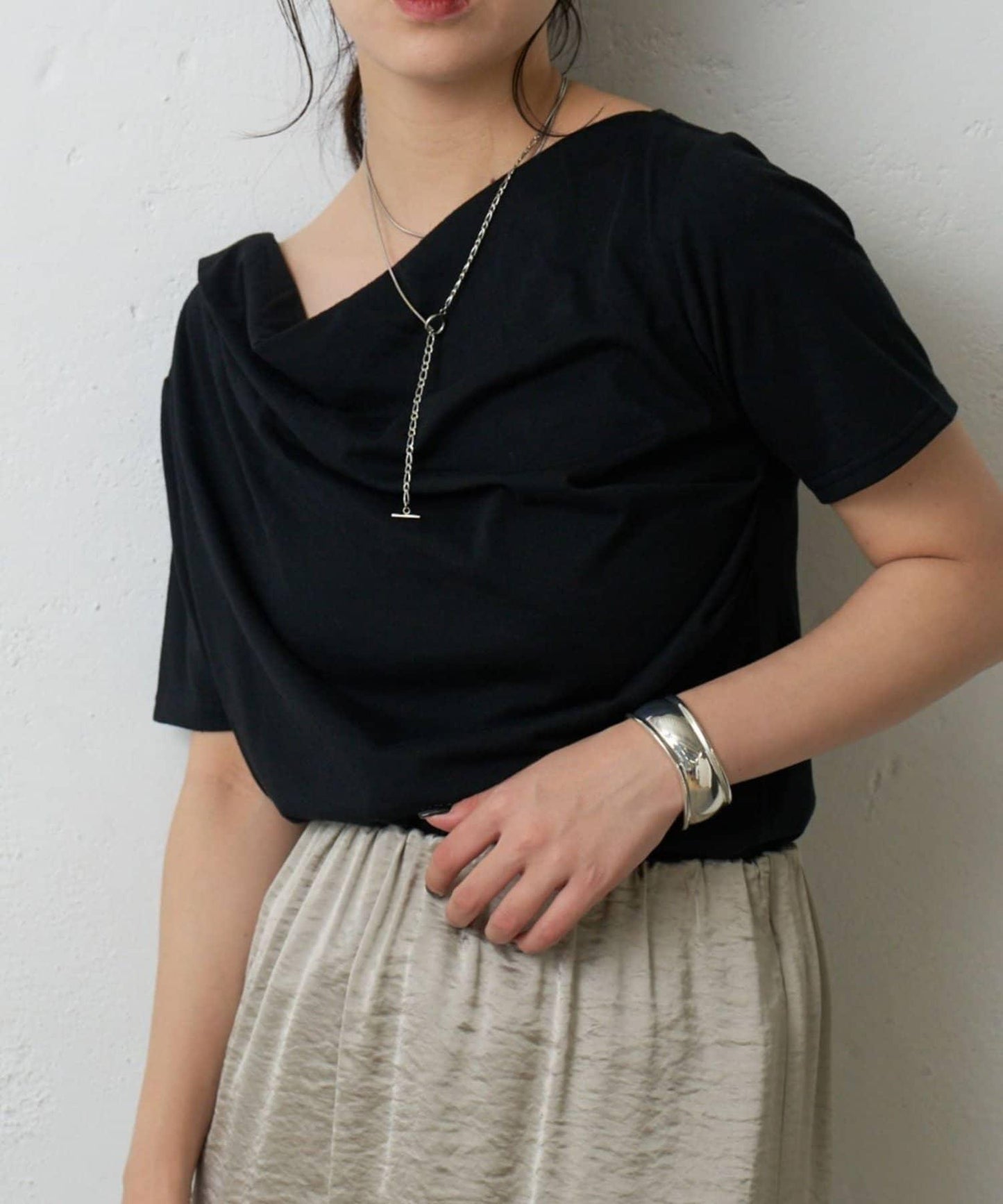 2向肩部垂墜T恤