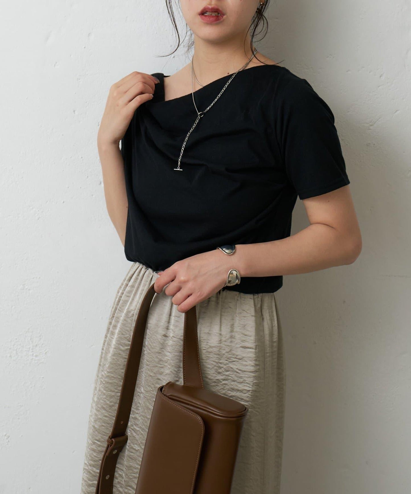 2向肩部垂墜T恤