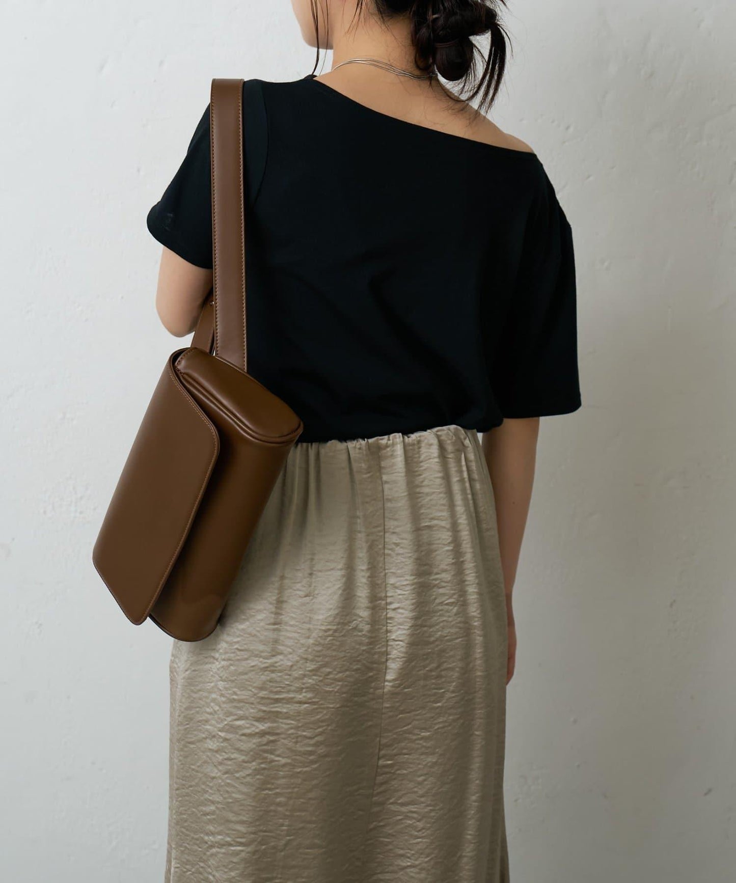 2向肩部垂墜T恤