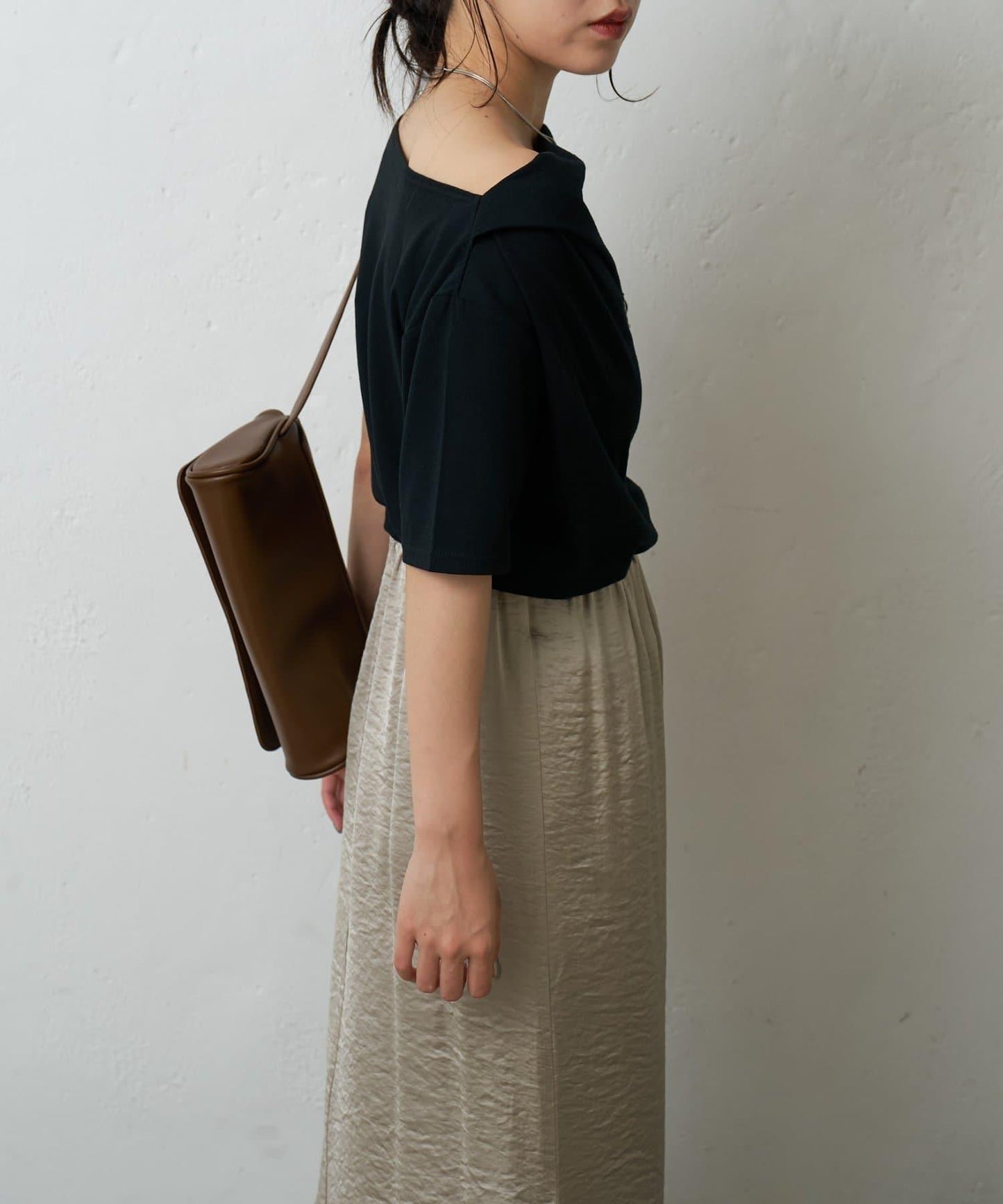 2向肩部垂墜T恤