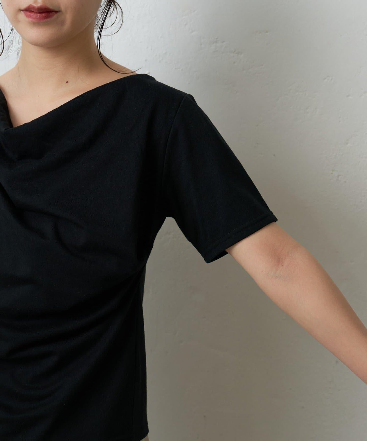 2向肩部垂墜T恤