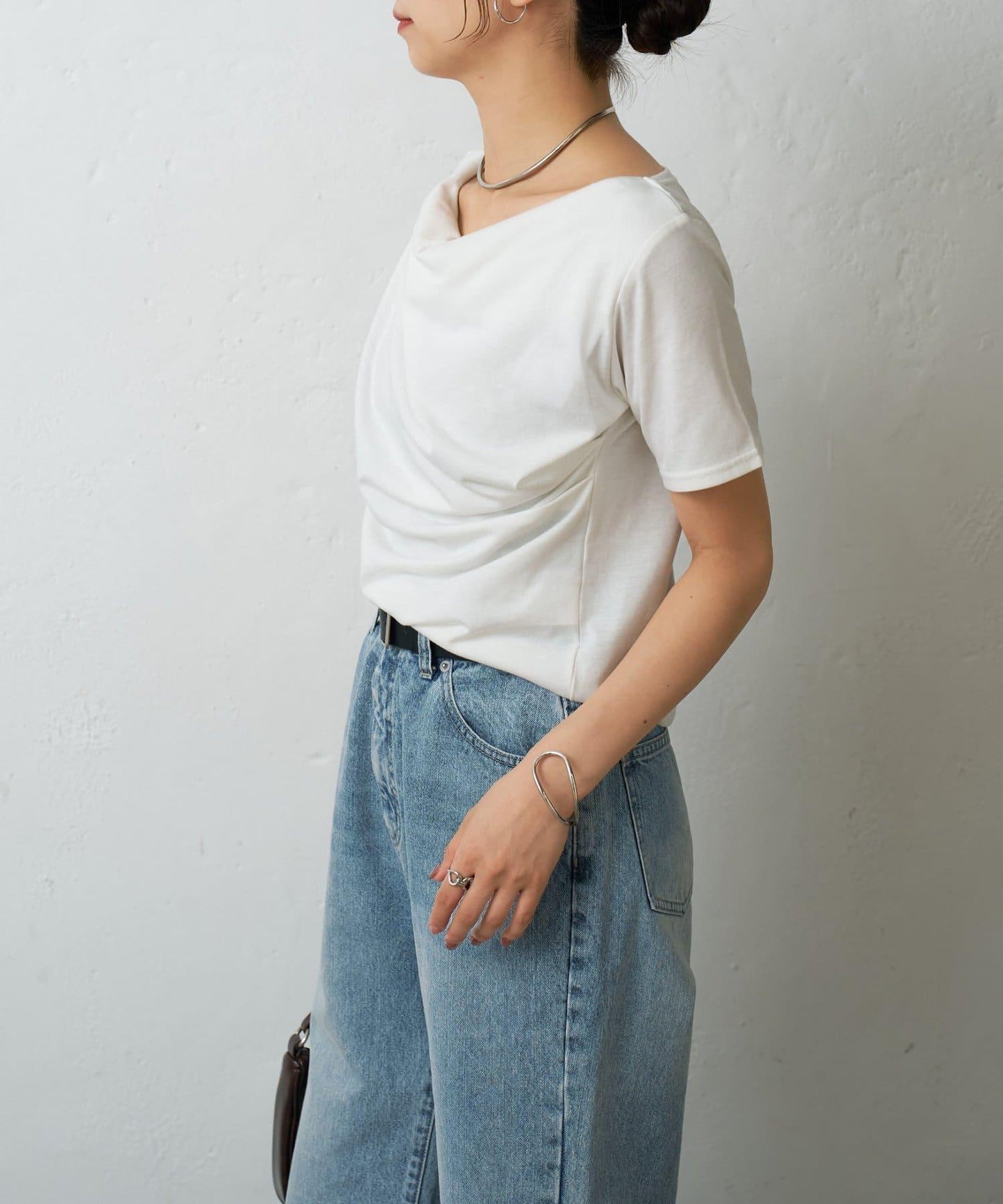 2向肩部垂墜T恤