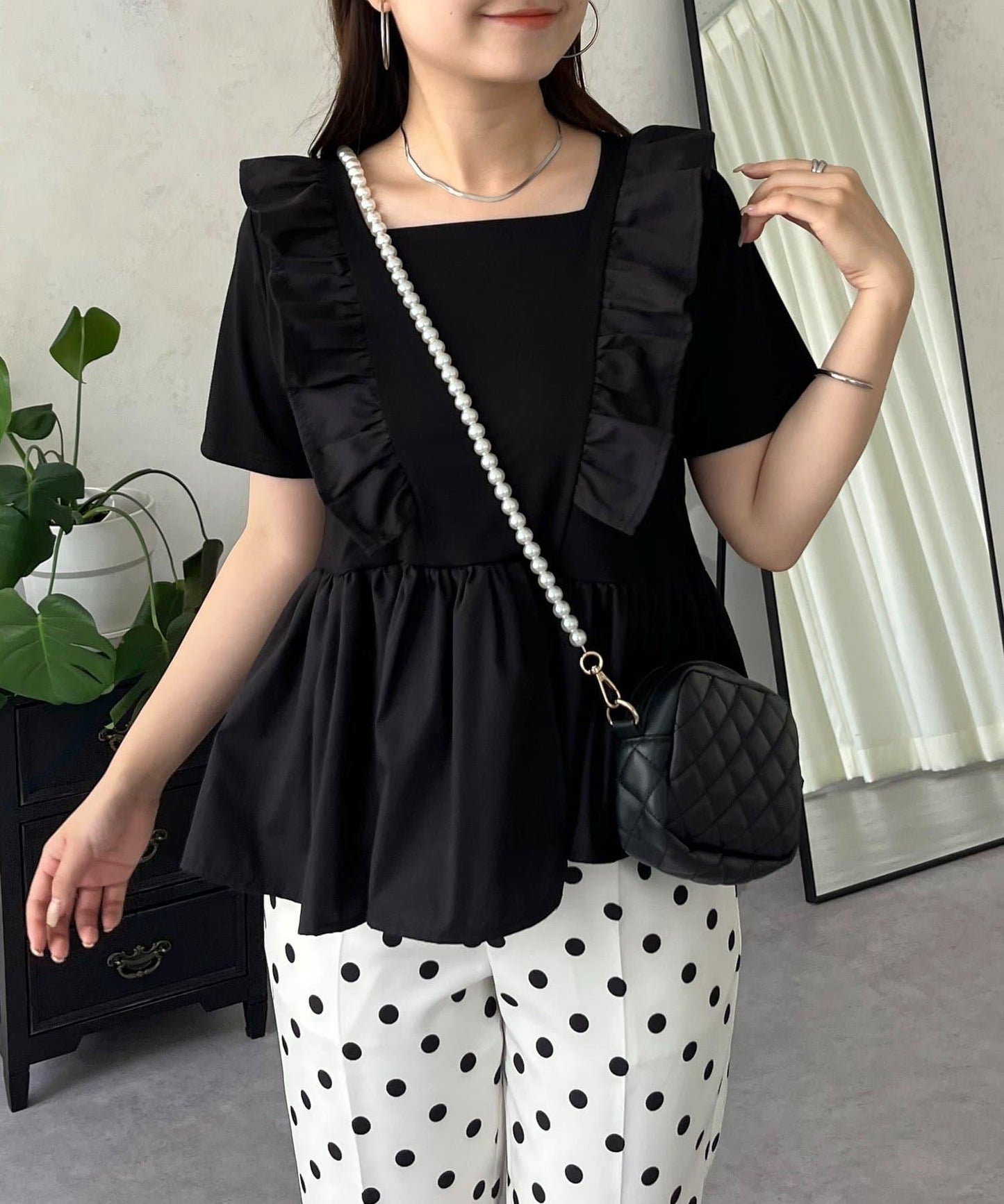 下襬不對稱荷葉邊T恤