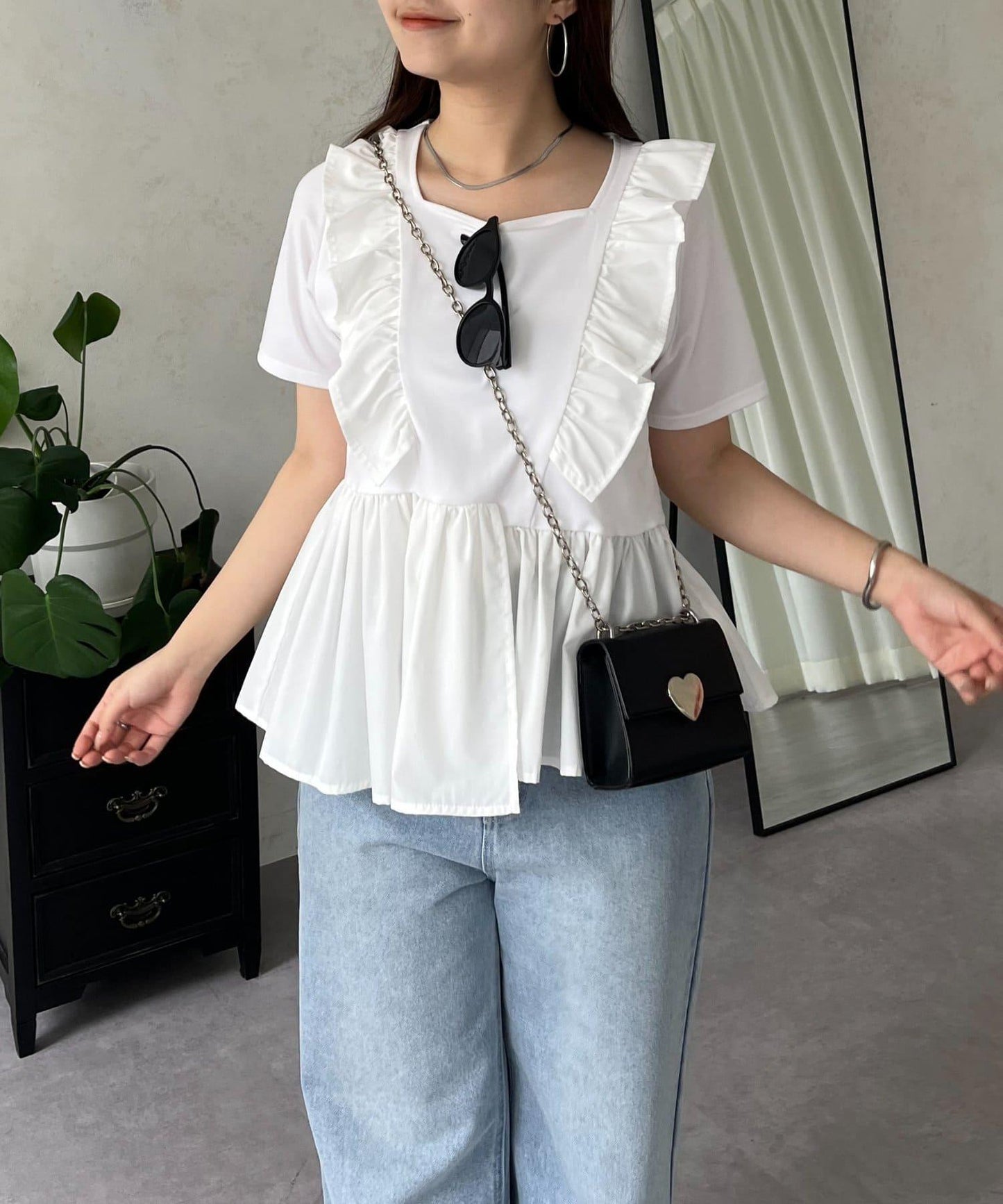 下襬不對稱荷葉邊T恤