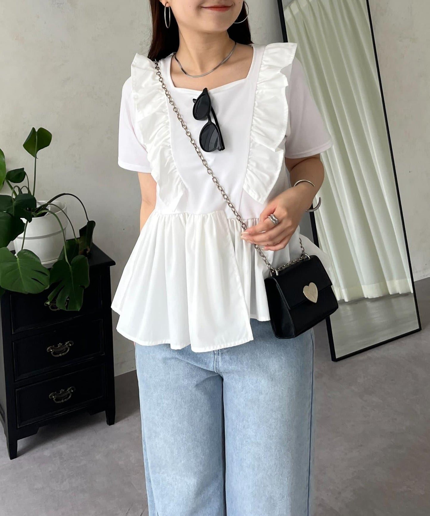 下襬不對稱荷葉邊T恤