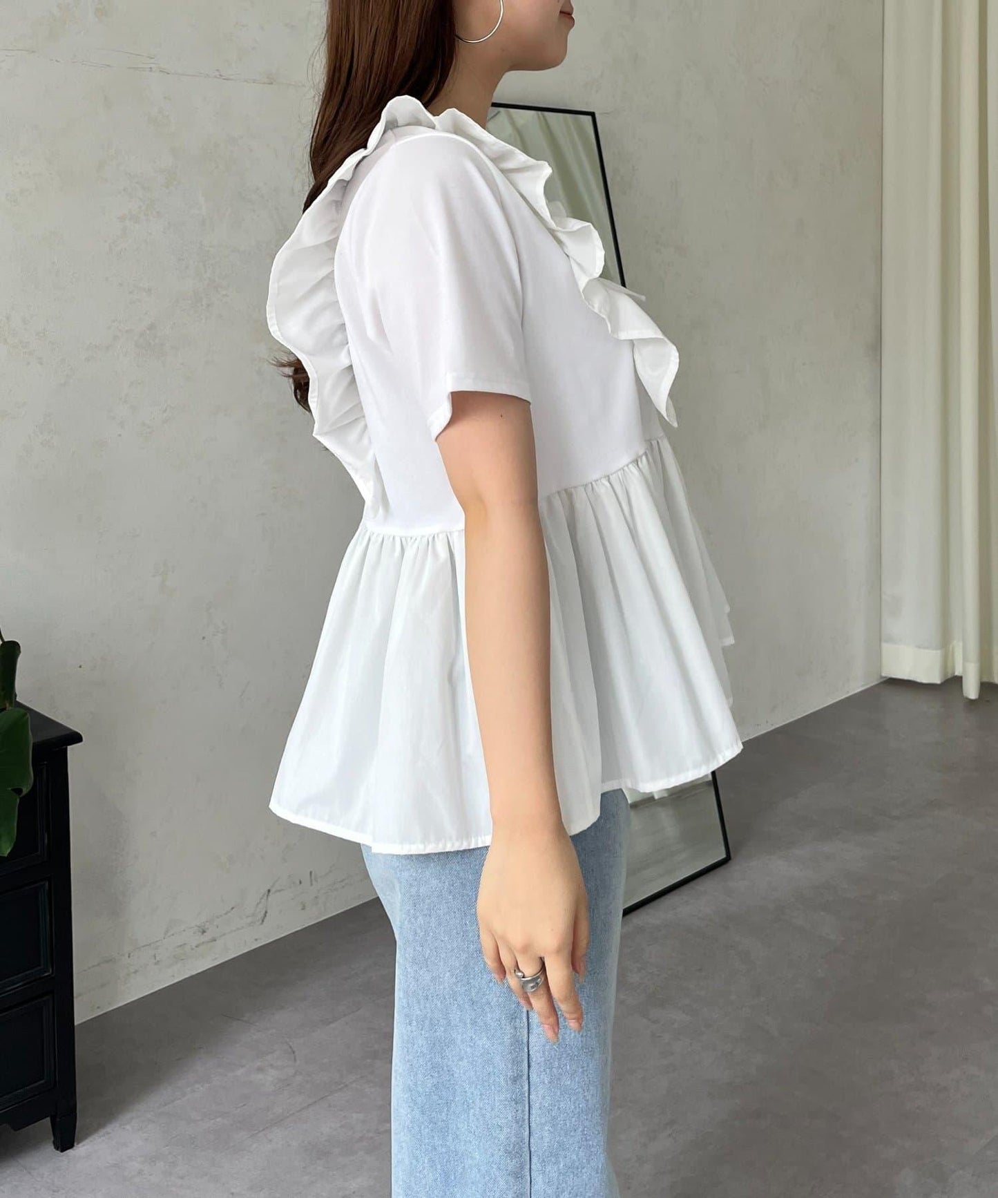 下襬不對稱荷葉邊T恤