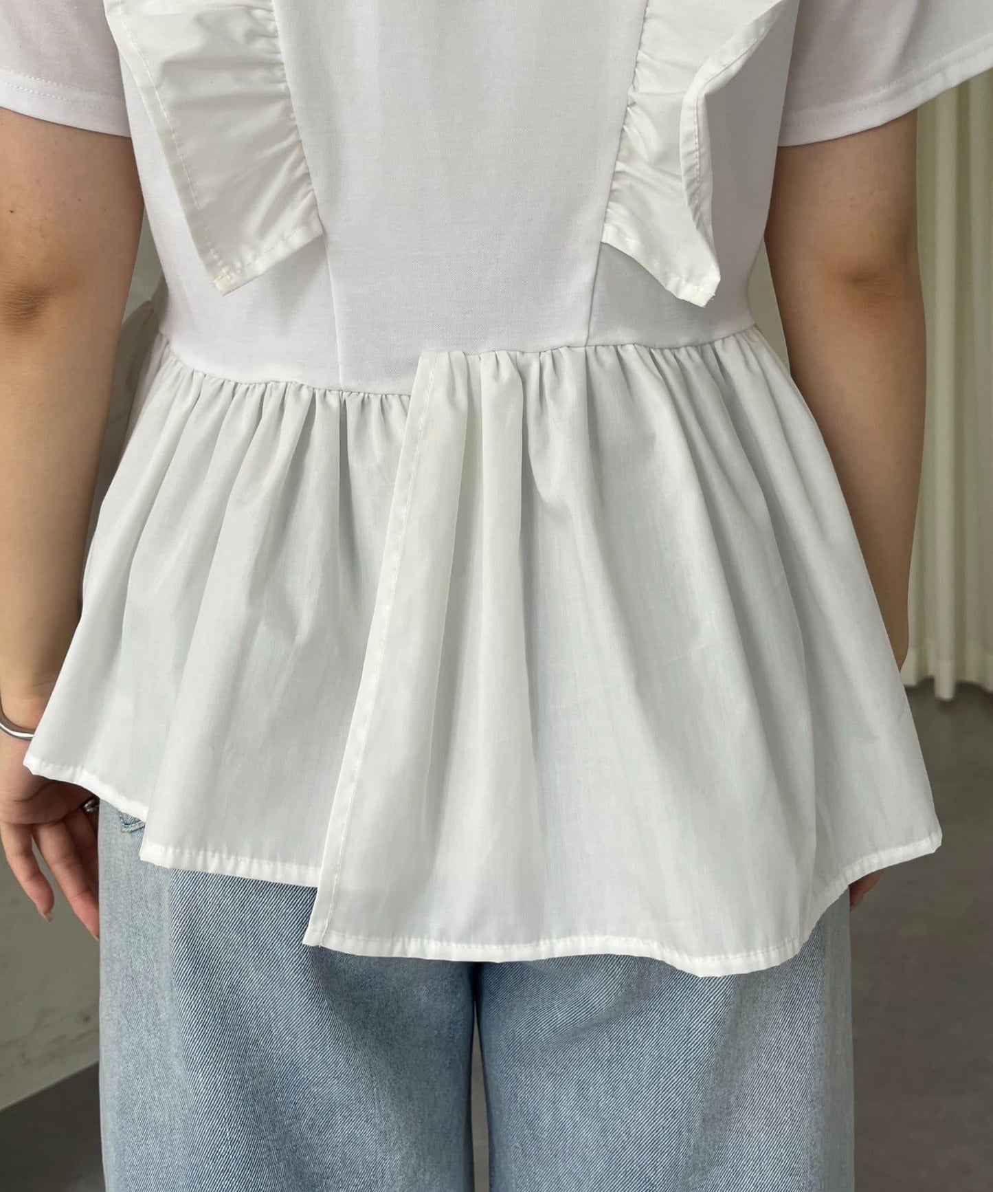 下襬不對稱荷葉邊T恤