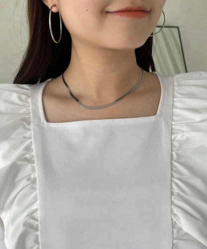 下襬不對稱荷葉邊T恤