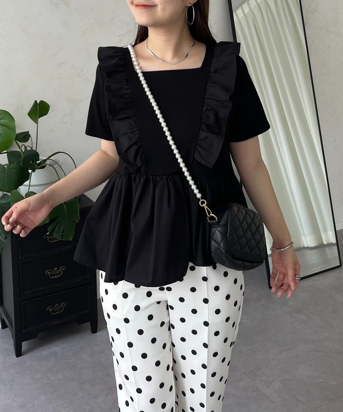 下襬不對稱荷葉邊T恤