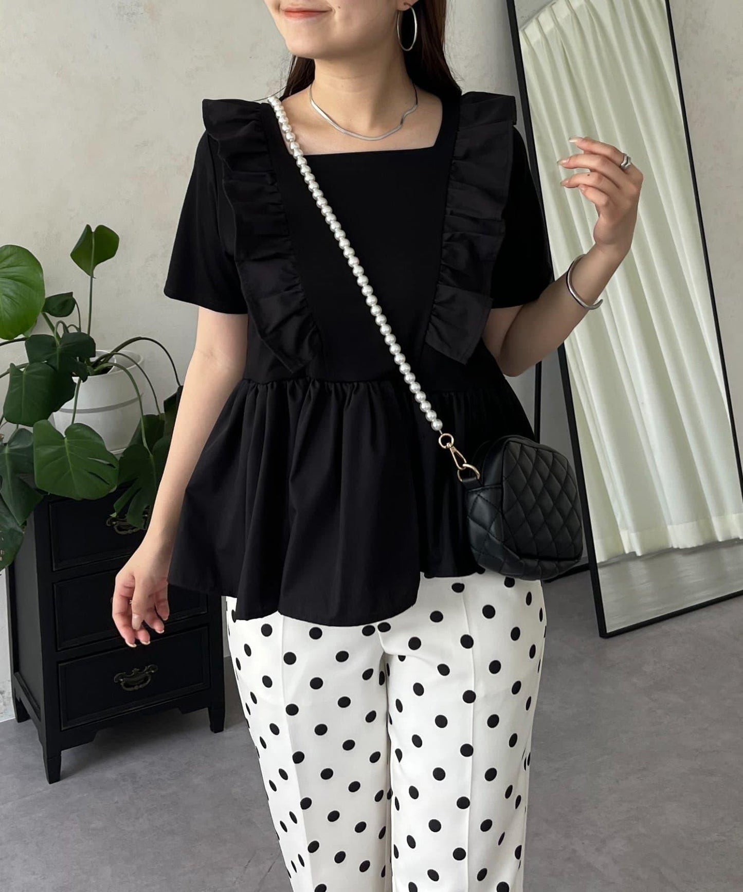 下襬不對稱荷葉邊T恤