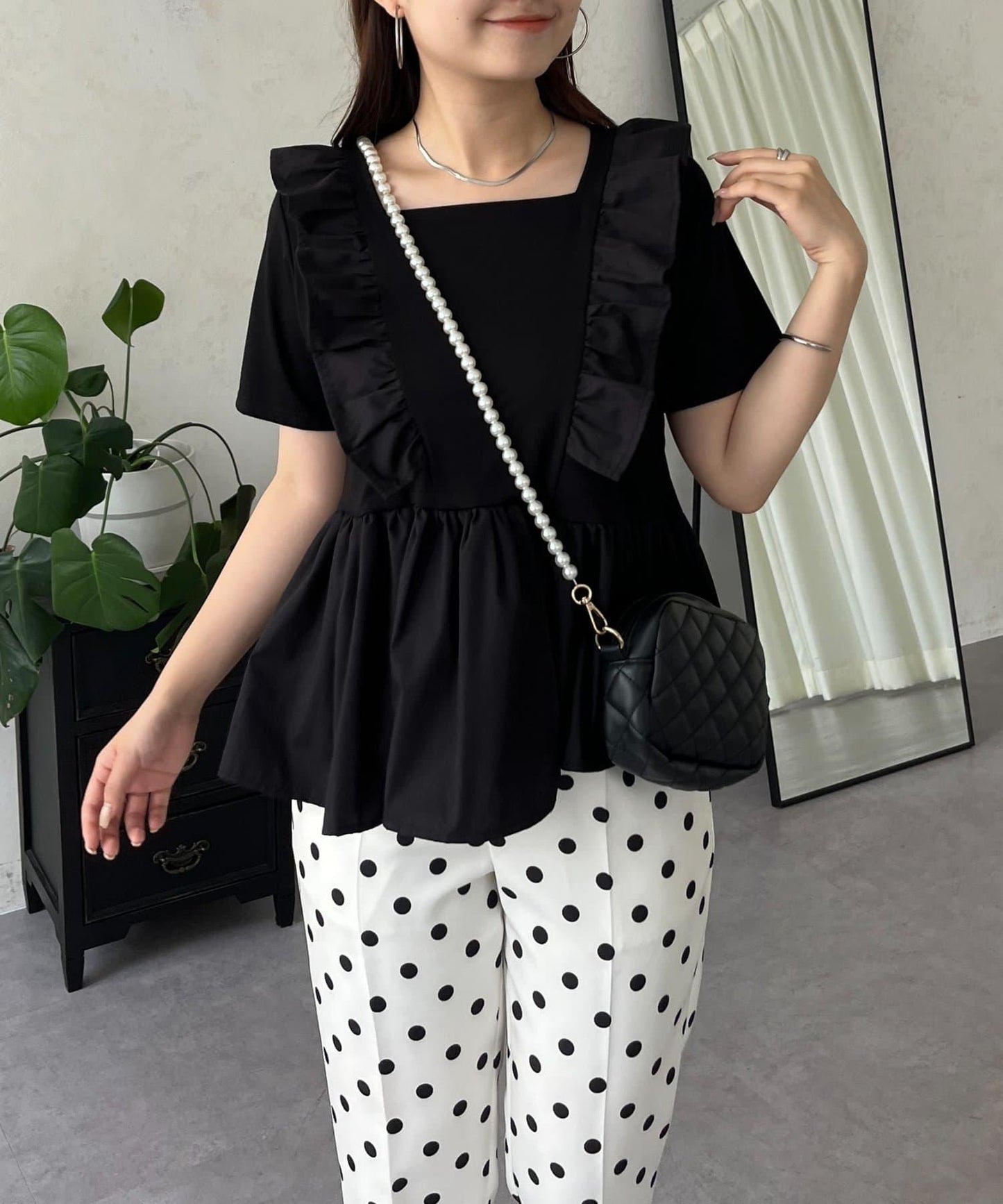 下襬不對稱荷葉邊T恤