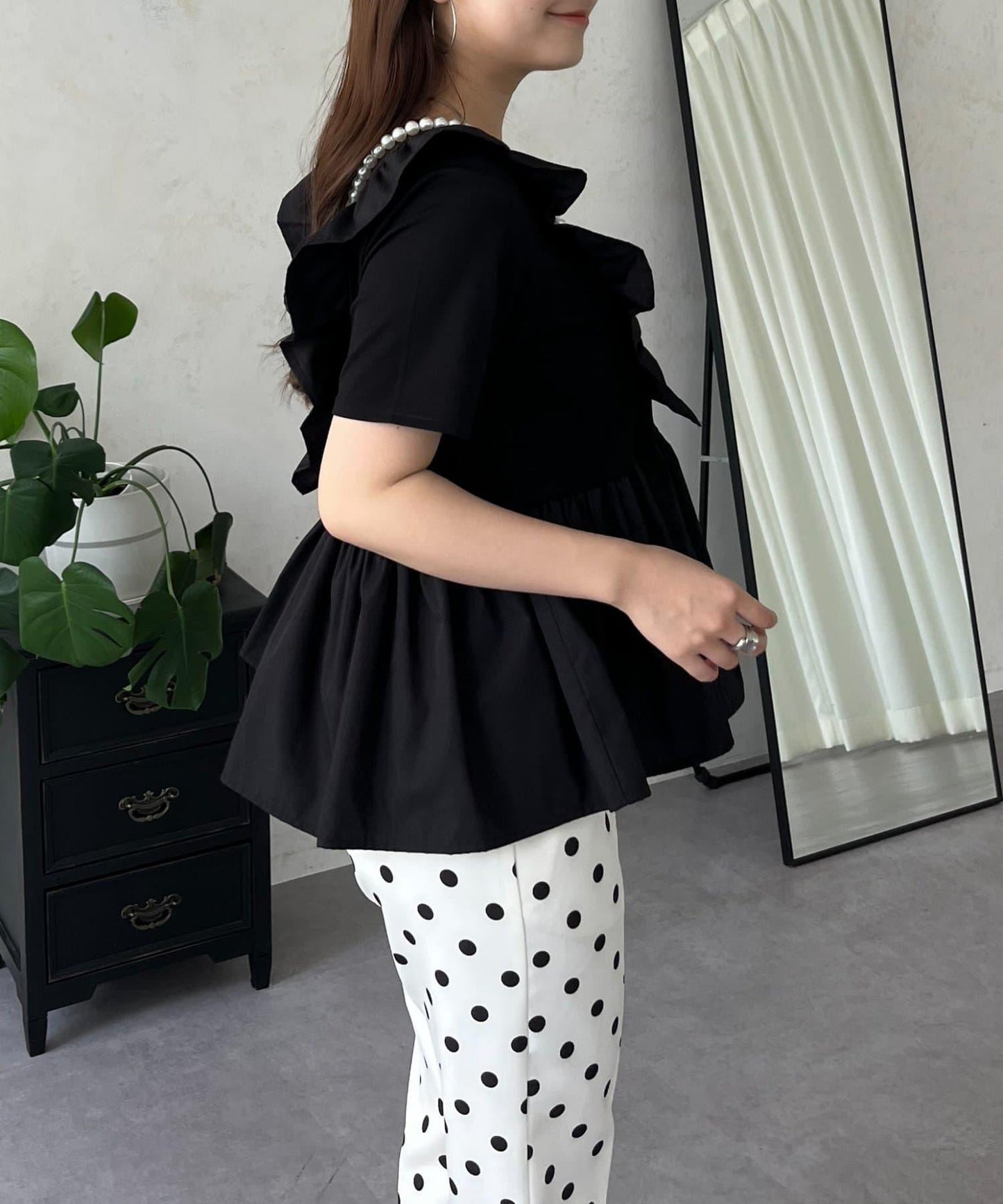 下襬不對稱荷葉邊T恤