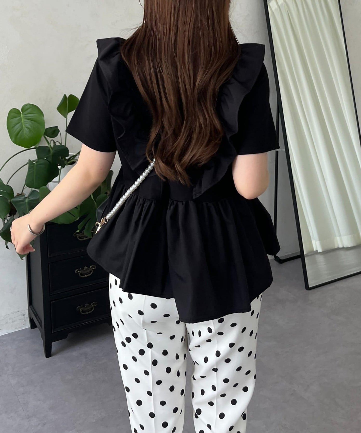 下襬不對稱荷葉邊T恤