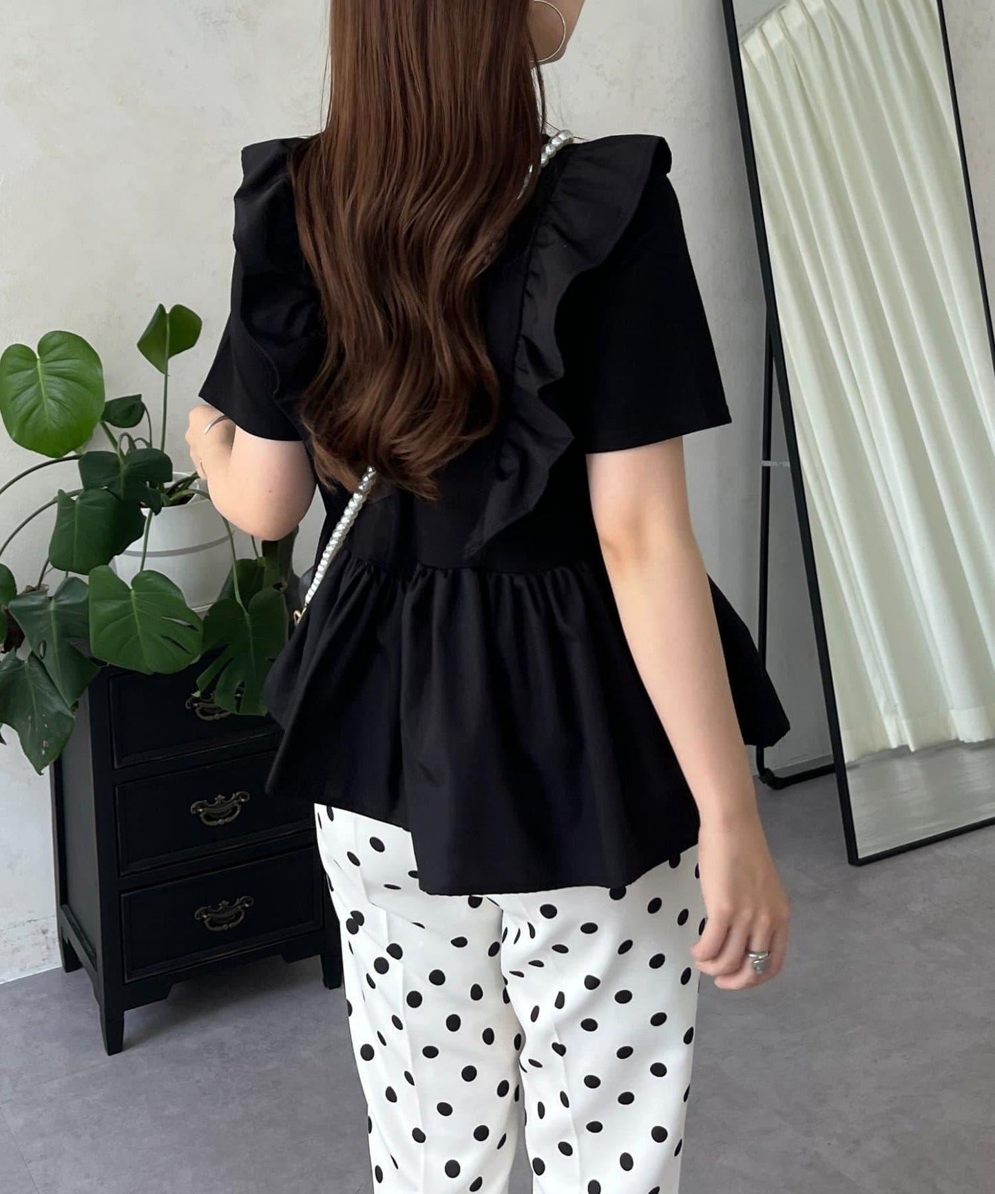 下襬不對稱荷葉邊T恤