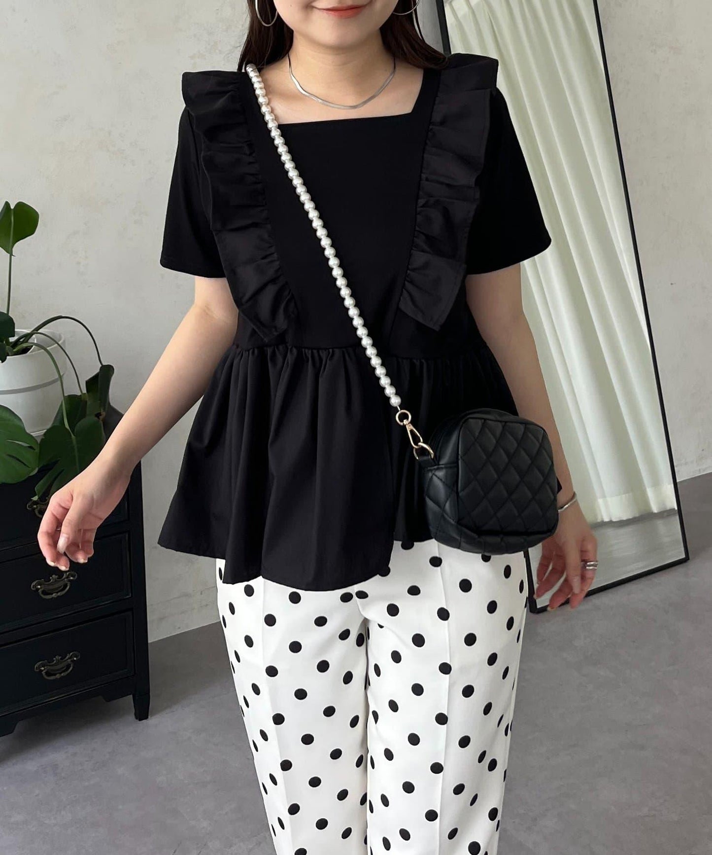 下襬不對稱荷葉邊T恤