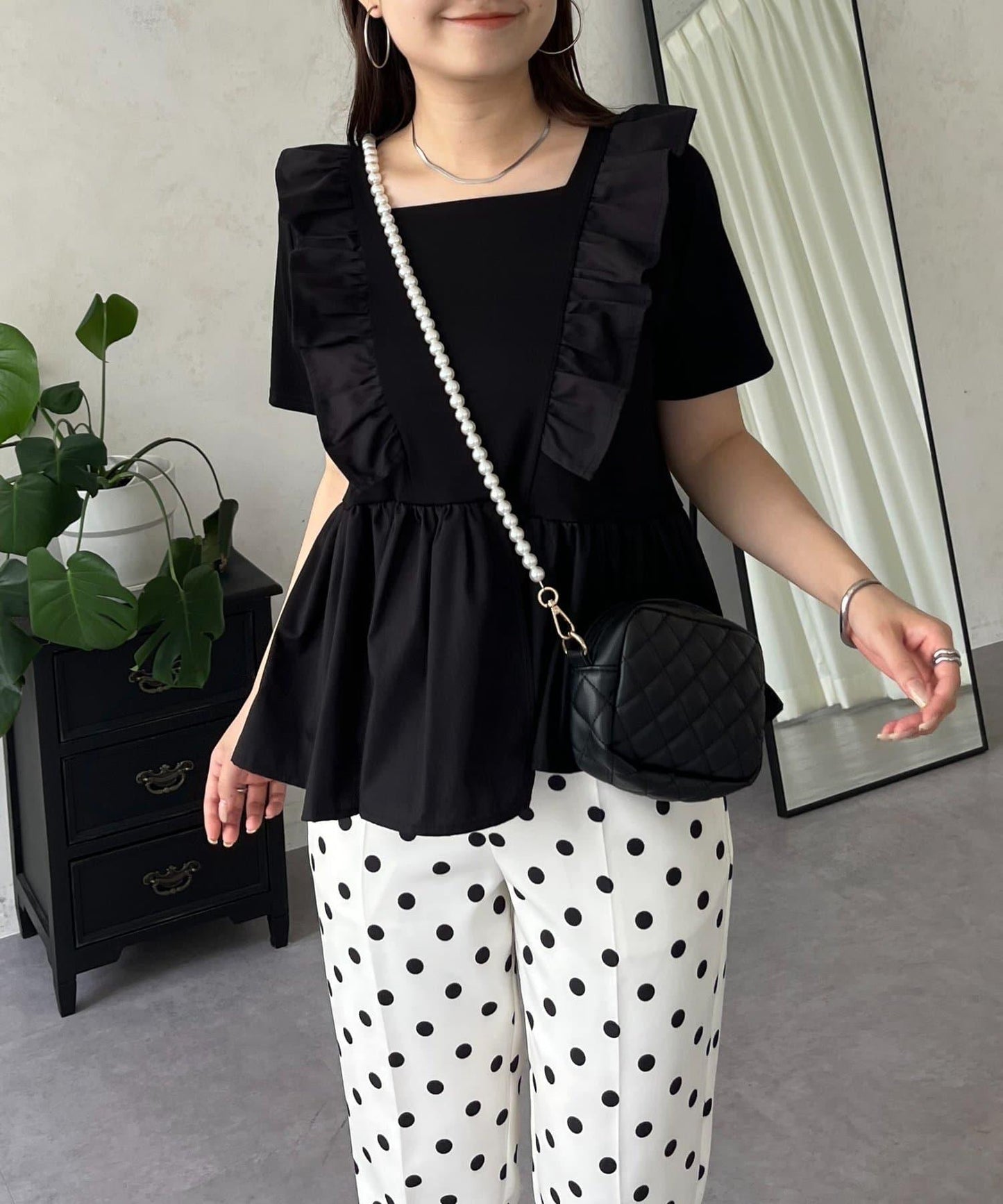 下襬不對稱荷葉邊T恤