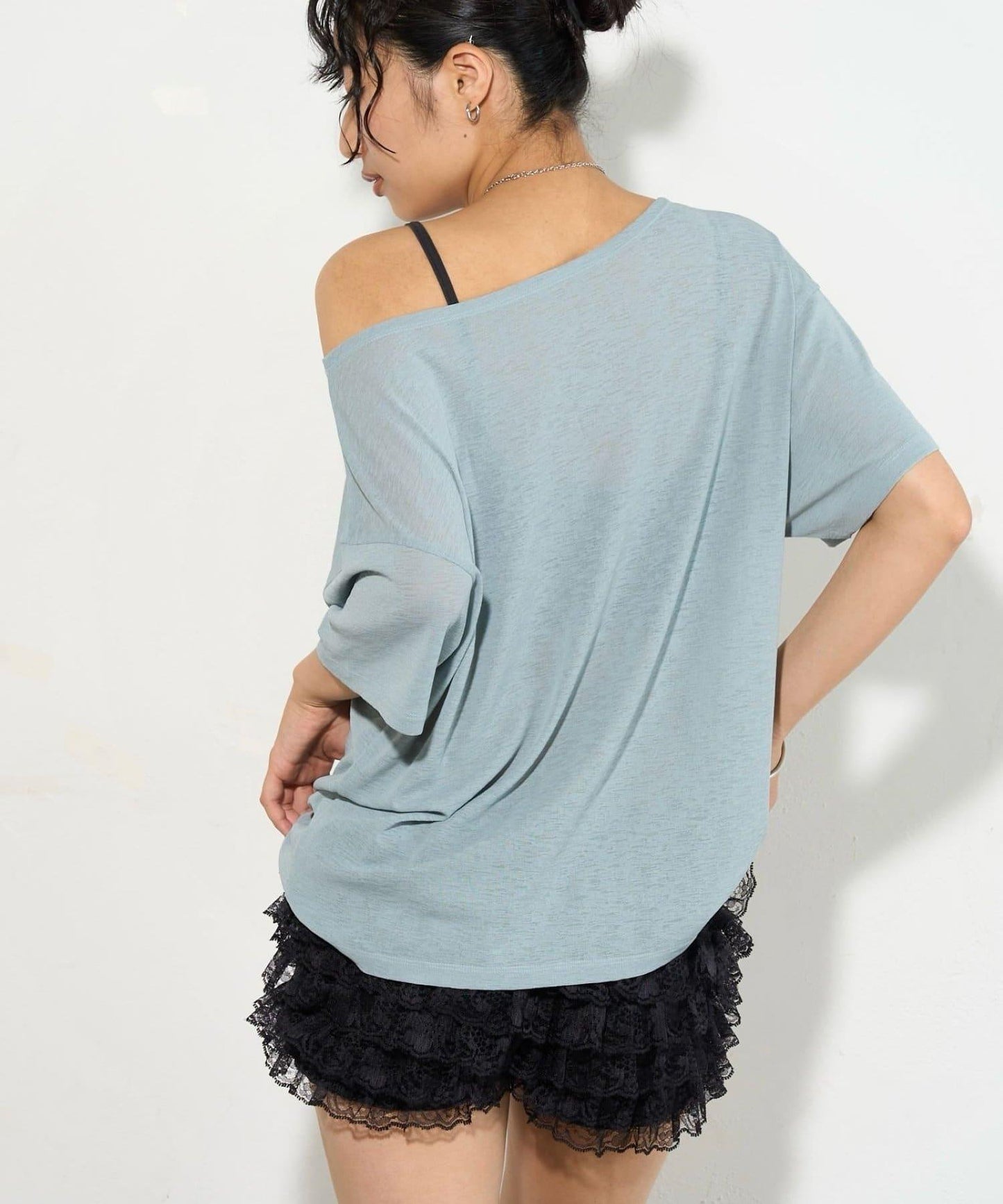 WHO'S WHO gallery 透視寬鬆一字肩T恤