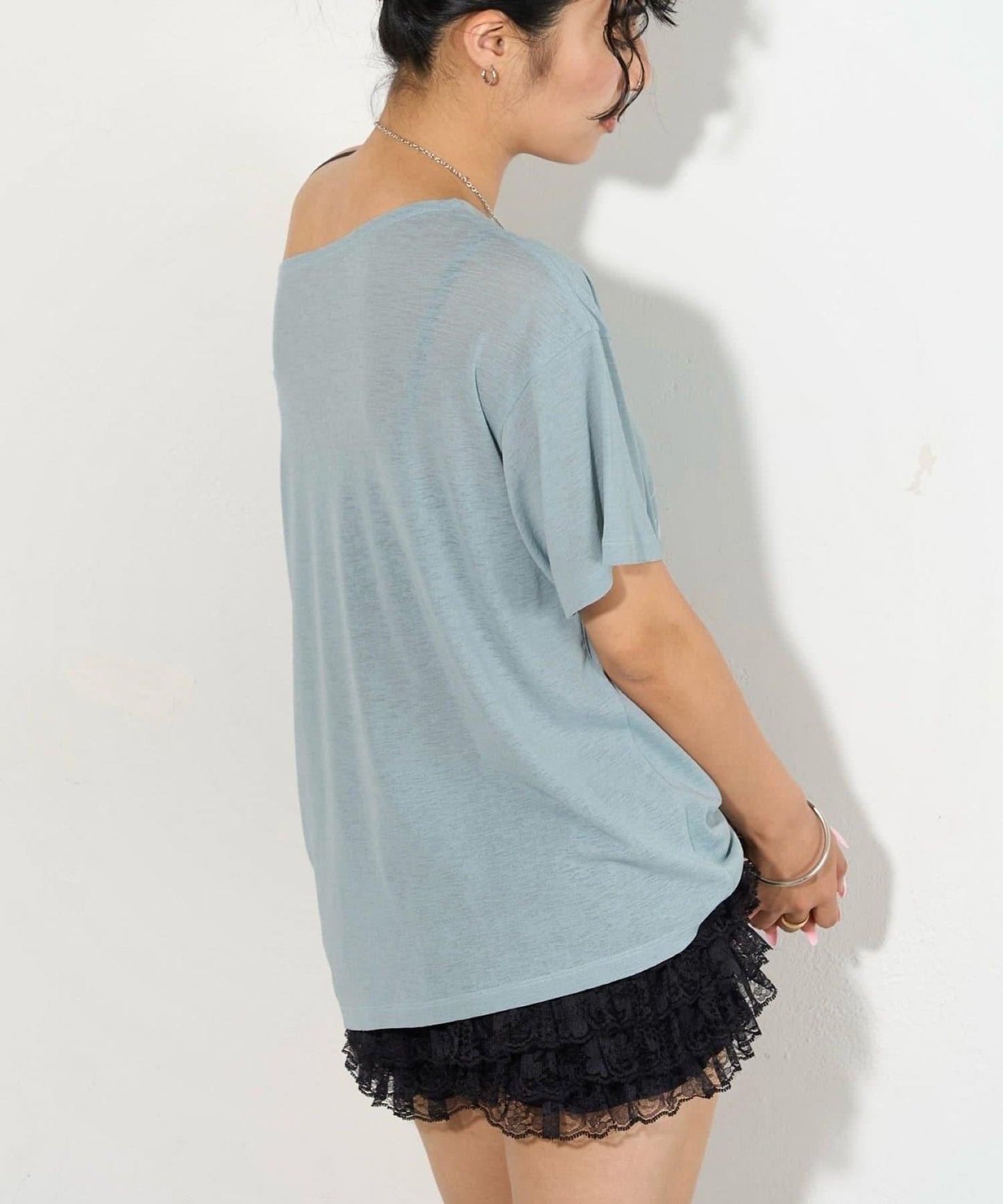 WHO'S WHO gallery 透視寬鬆一字肩T恤