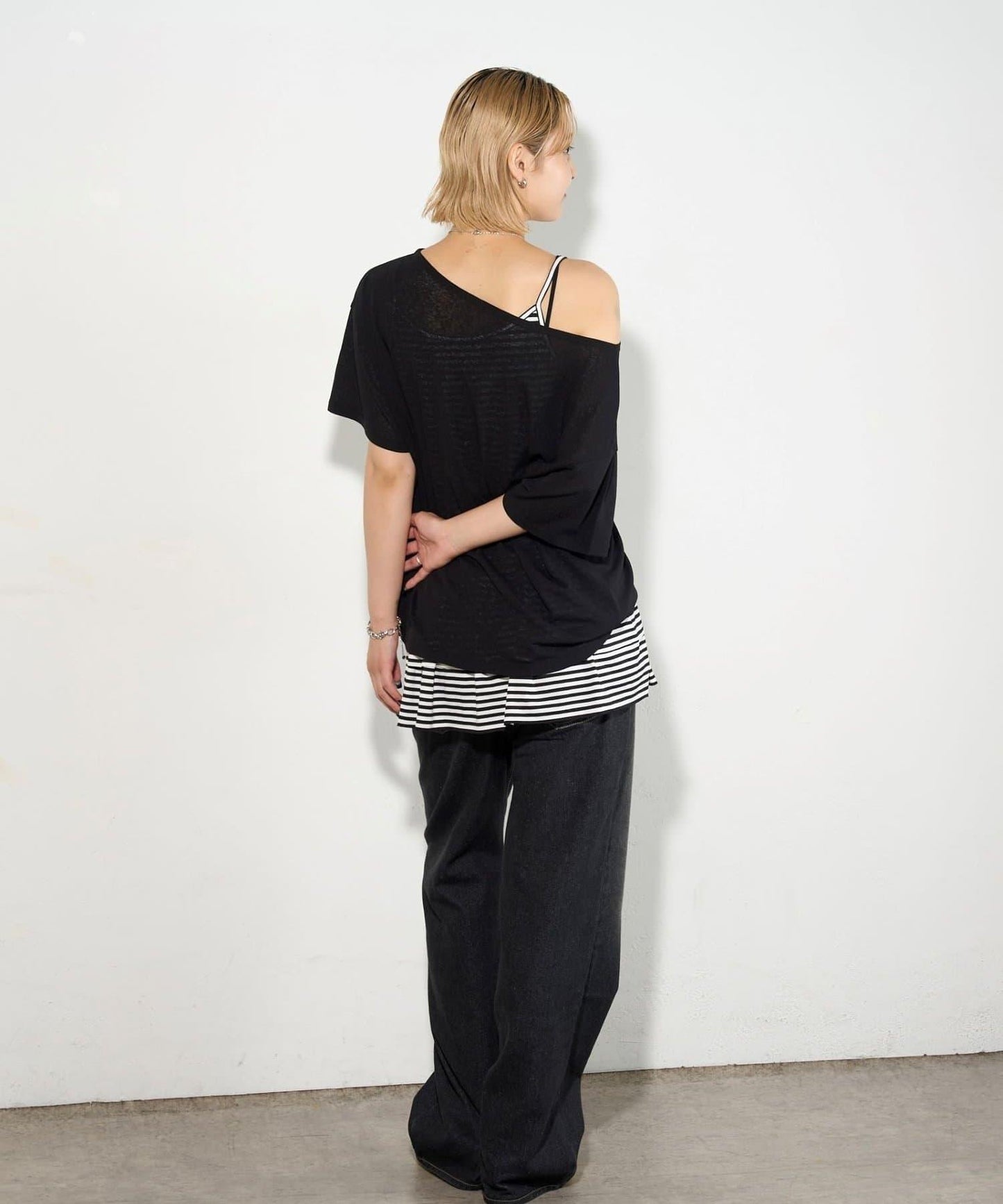 WHO'S WHO gallery 透視寬鬆一字肩T恤