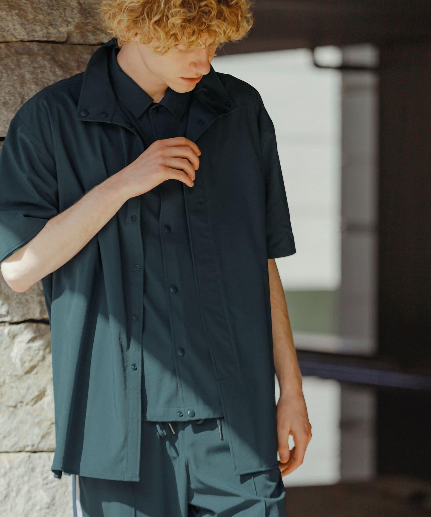 Uiscel 4向彈力側拉鍊寬鬆襯衫