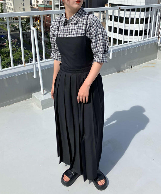 百褶吊帶連衣裙